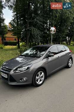 Хэтчбек Ford Focus 2011 в 