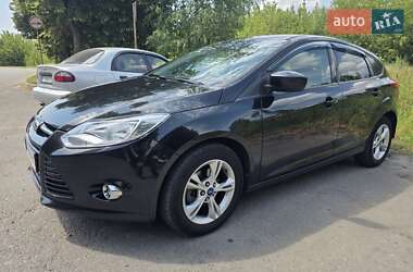 Хэтчбек Ford Focus 2011 в 