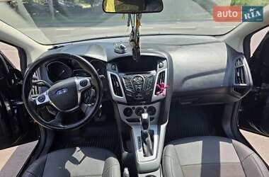 Хэтчбек Ford Focus 2011 в 