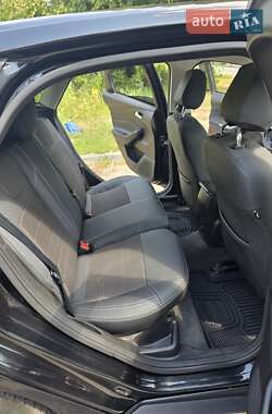 Хэтчбек Ford Focus 2011 в 
