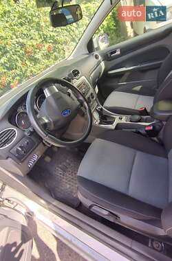 Хэтчбек Ford Focus 2011 в 
