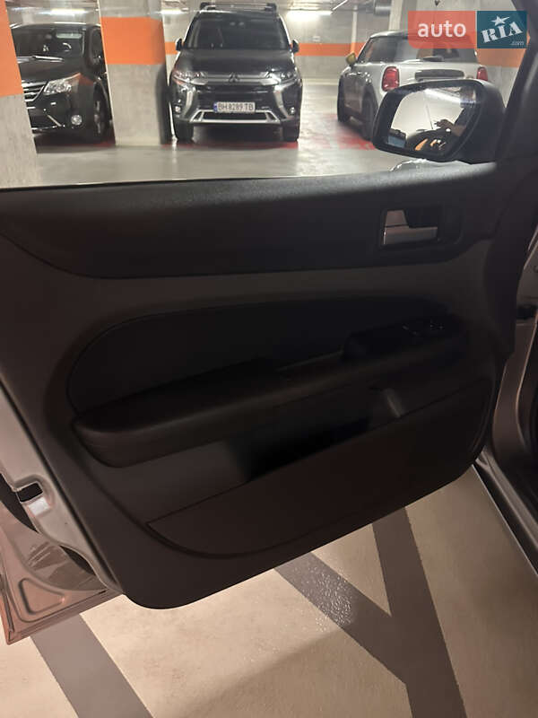 Хэтчбек Ford Focus 2005 в Ужгороде