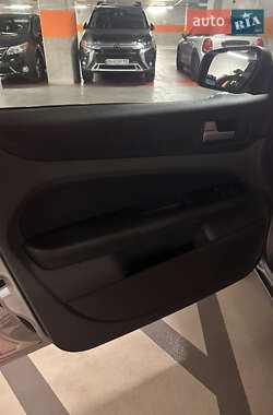 Хэтчбек Ford Focus 2005 в 