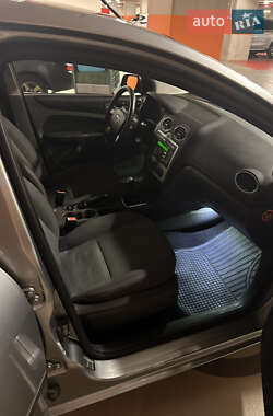 Хэтчбек Ford Focus 2005 в 