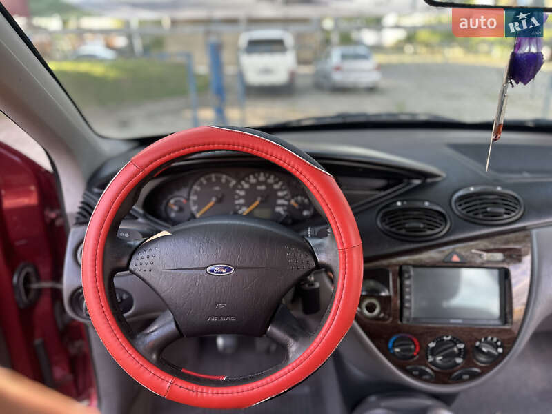 Седан Ford Focus 2000 в Черновцах