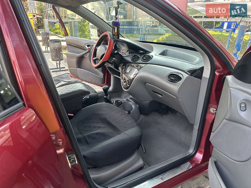 Седан Ford Focus 2000 в Черновцах