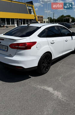 Седан Ford Focus 2015 в 