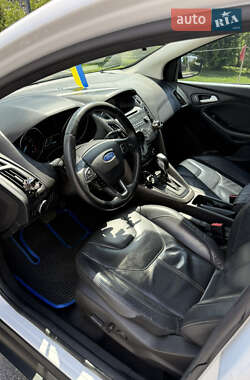 Седан Ford Focus 2015 в 