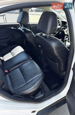 Седан Ford Focus 2013 в 