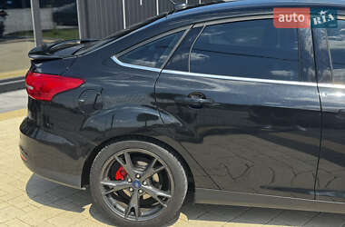 Седан Ford Focus 2015 в 