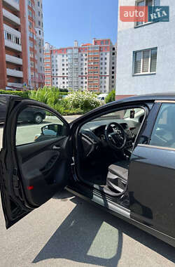 Седан Ford Focus 2014 в 