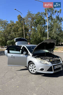 Хэтчбек Ford Focus 2011 в 