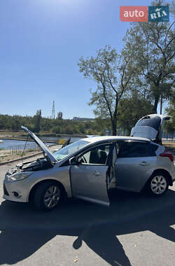Хэтчбек Ford Focus 2011 в 