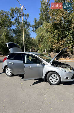 Хэтчбек Ford Focus 2011 в 
