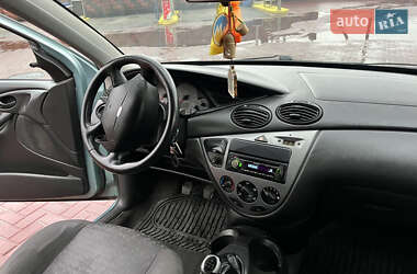 Хэтчбек Ford Focus 1999 в 
