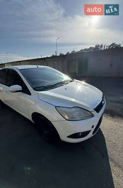 Хэтчбек Ford Focus 2010 в 