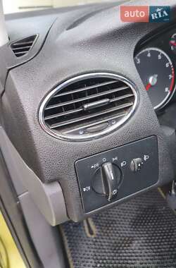 Хэтчбек Ford Focus 2006 в 