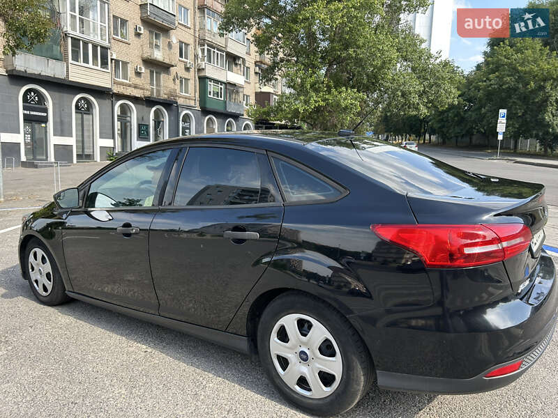 Седан Ford Focus 2015 в Дніпрі