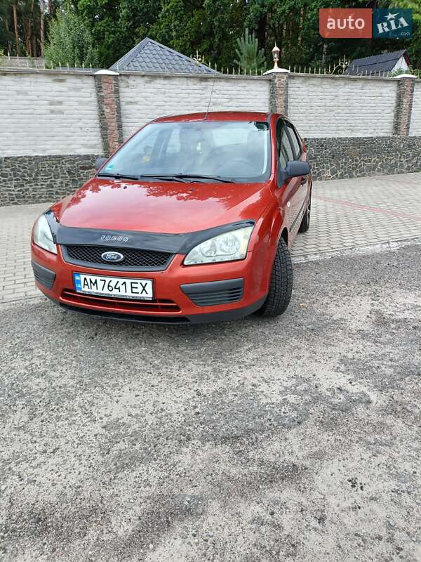 Хэтчбек Ford Focus 2006 в 