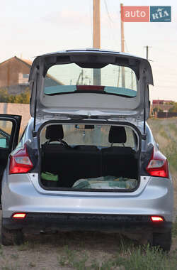 Хэтчбек Ford Focus 2012 в 