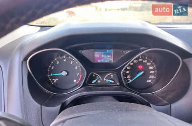 Хэтчбек Ford Focus 2012 в 