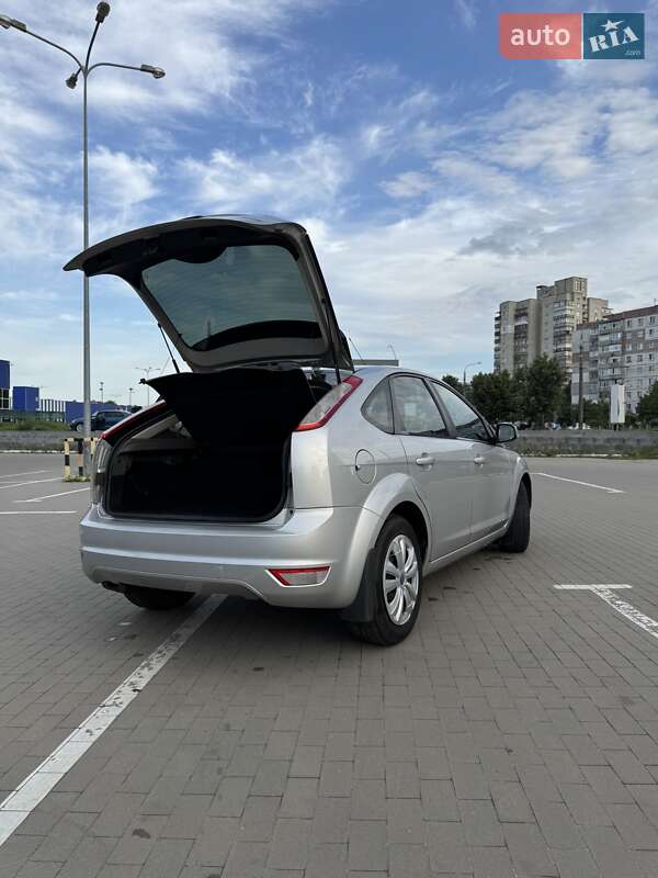 Хэтчбек Ford Focus 2010 в Сумах