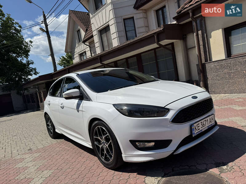 Хетчбек Ford Focus 2015 в Дніпрі