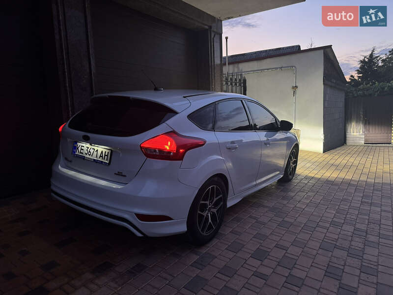 Хетчбек Ford Focus 2015 в Дніпрі
