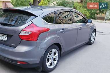 Хэтчбек Ford Focus 2013 в 
