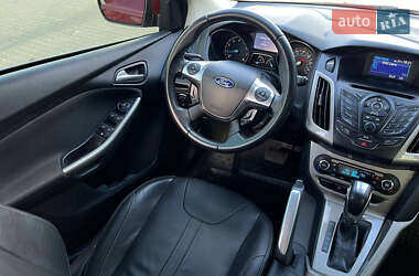 Хэтчбек Ford Focus 2012 в 