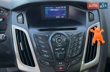 Хэтчбек Ford Focus 2012 в 