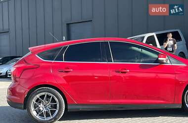 Хэтчбек Ford Focus 2012 в 
