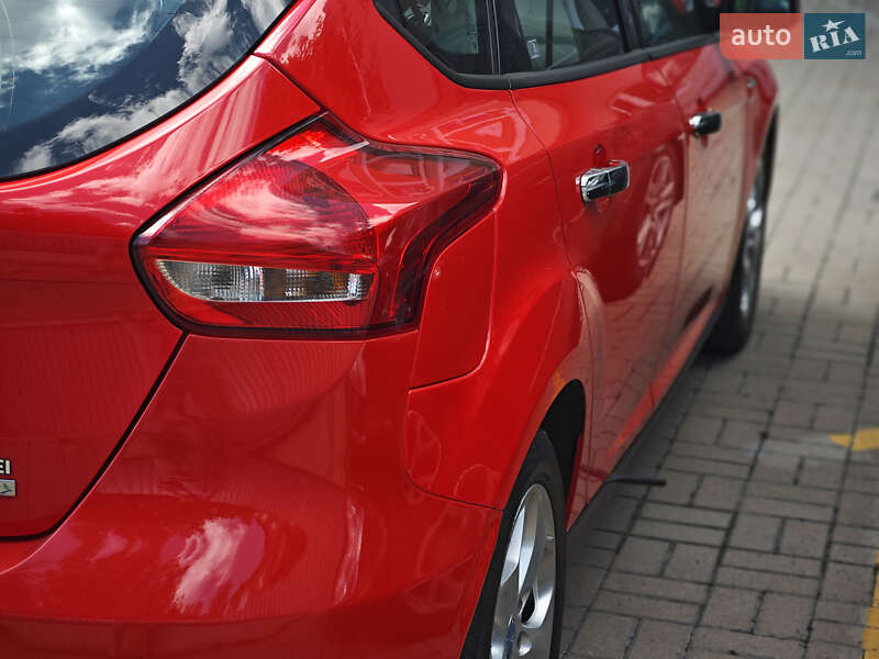 Хэтчбек Ford Focus 2015 в Киеве