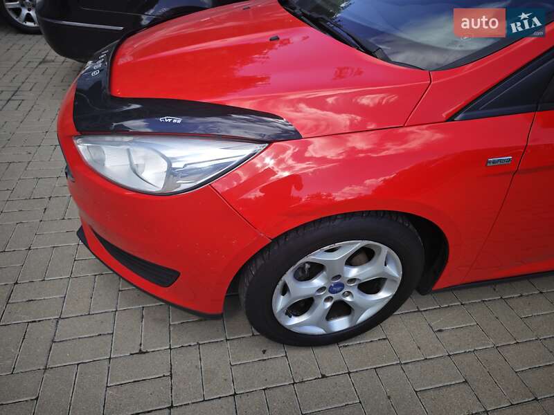 Хэтчбек Ford Focus 2015 в Киеве