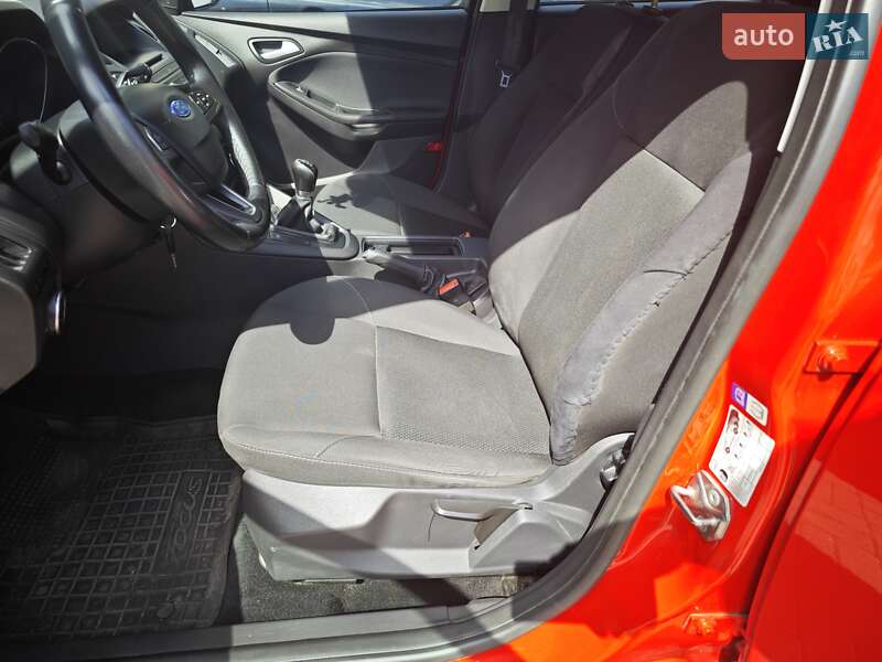 Хэтчбек Ford Focus 2015 в Киеве