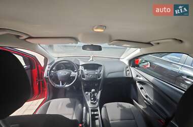 Хэтчбек Ford Focus 2015 в 