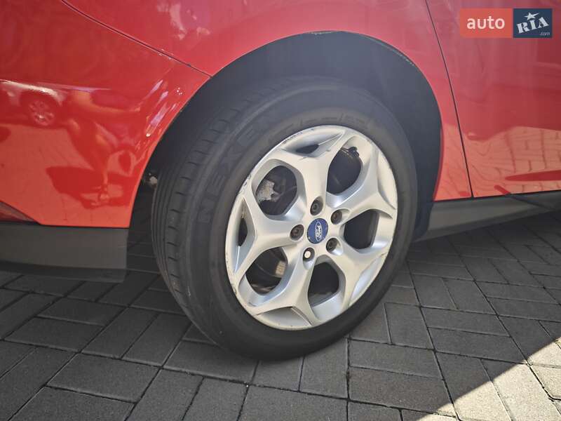 Хэтчбек Ford Focus 2015 в Киеве