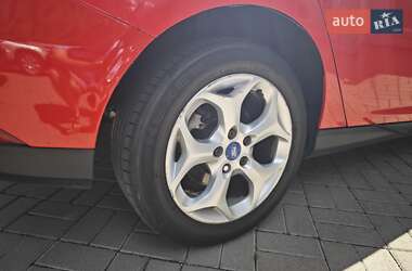 Хэтчбек Ford Focus 2015 в 