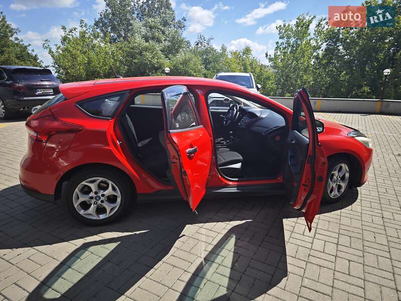 Хэтчбек Ford Focus 2015 в Киеве