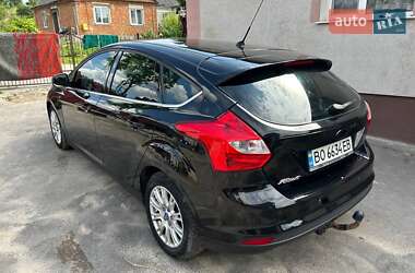Хэтчбек Ford Focus 2011 в 