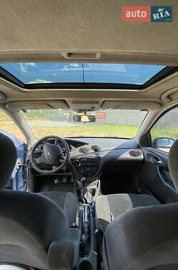 Хэтчбек Ford Focus 2004 в 