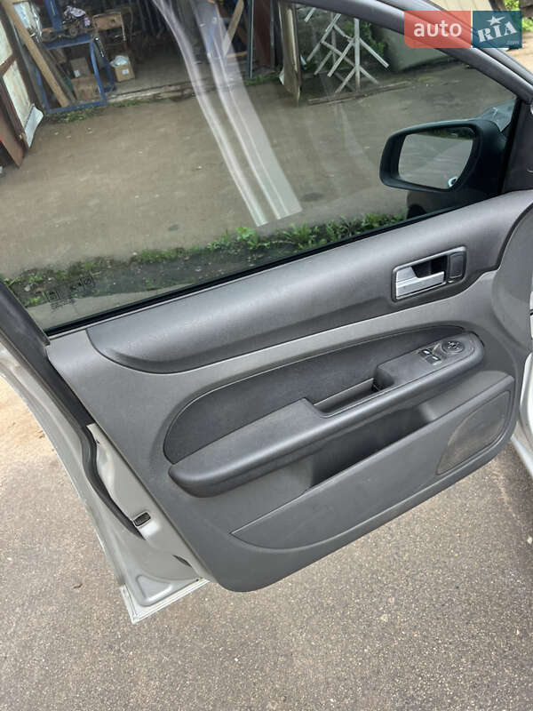 Универсал Ford Focus 2007 в Олевске