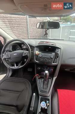 Седан Ford Focus 2015 в 