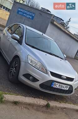 Хэтчбек Ford Focus 2011 в 