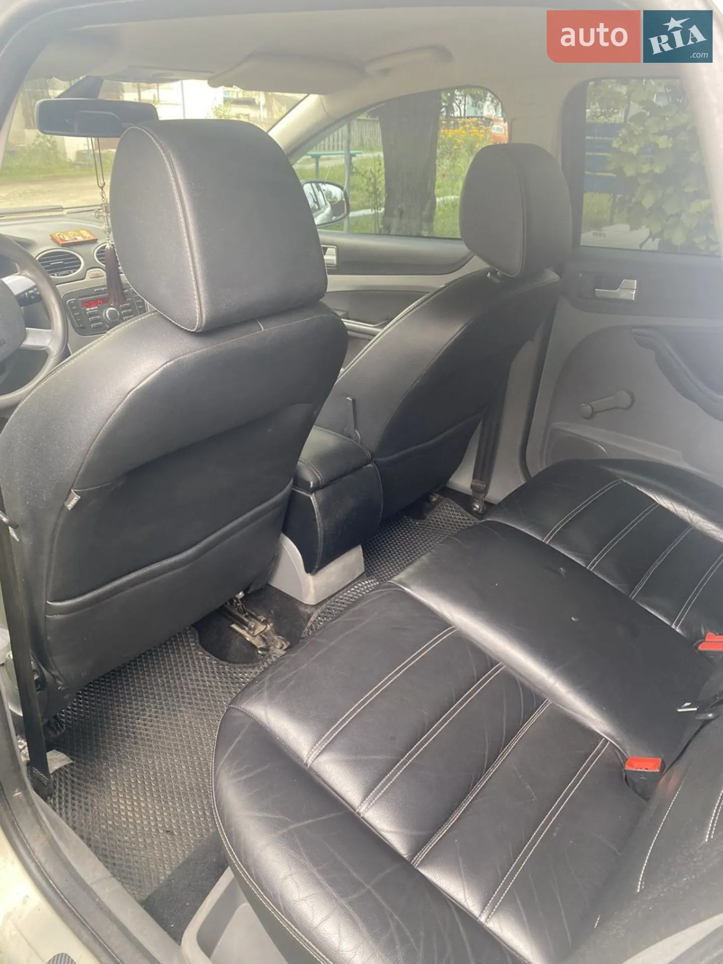 2010 Ford Focus - мініатюра 2