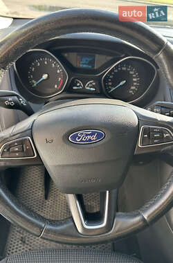 Хэтчбек Ford Focus 2017 в 