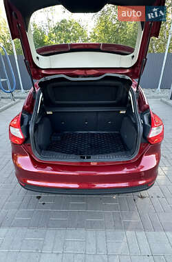 Хэтчбек Ford Focus 2014 в 