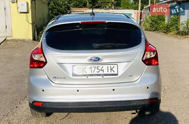 Хэтчбек Ford Focus 2012 в 