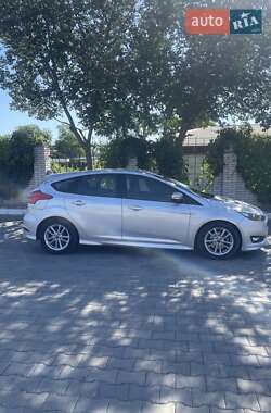 Хэтчбек Ford Focus 2015 в 