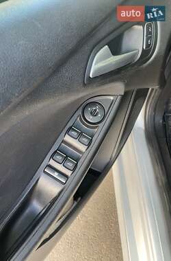Хэтчбек Ford Focus 2015 в 